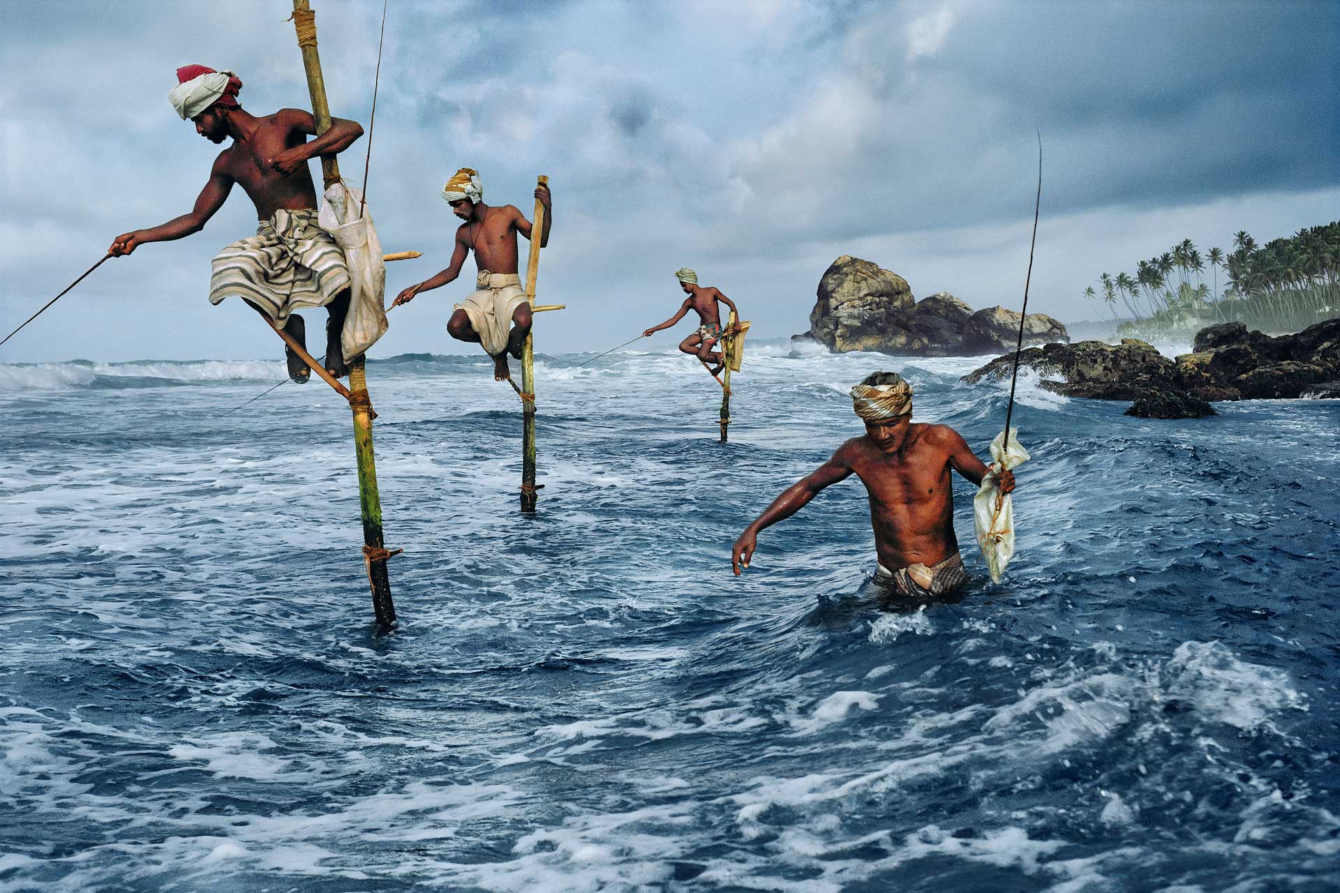 Страна ловить рыбу. Стив МАККАРРИ рыбаки. Стив Маккари Шри Ланка. Стив МАККАРРИ фотограф. Фотограф Стив МАККАРРИ Индия.