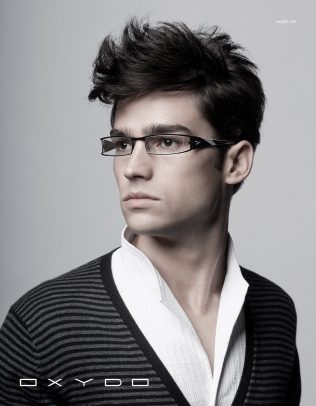 Oxydo advertising with a man wearing glasses