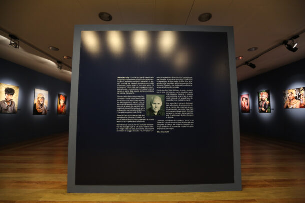 Installazione mostra McCurry Icons Campobasso