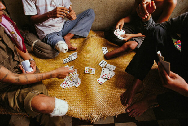 men with amputated legs playing cards